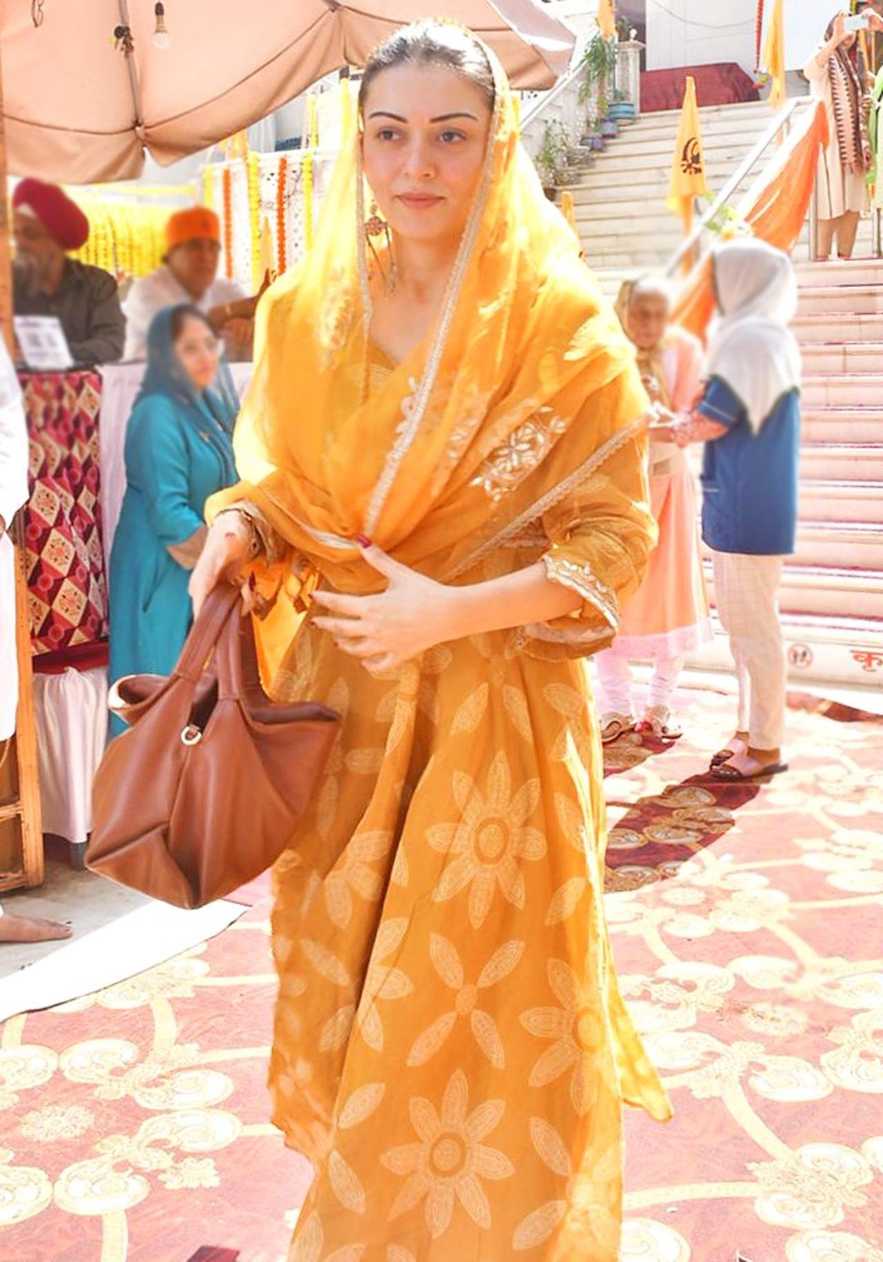 Hansika Motwani was spotted visiting a Gurudwara in the city on the occasion of Guru Nanak Jayanti
